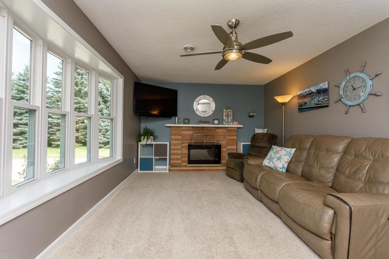 1509 Ridgeway Dr, Alexandria, MN 56308