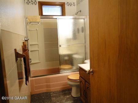 21 4th St NW, Glenwood, MN 56334