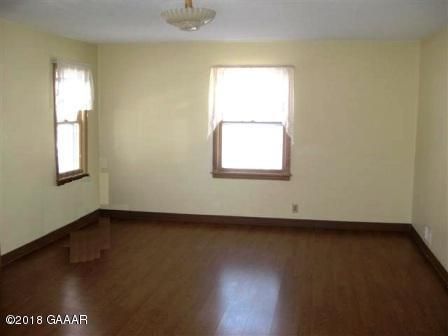 306 E 2nd St, Morris, MN 56267