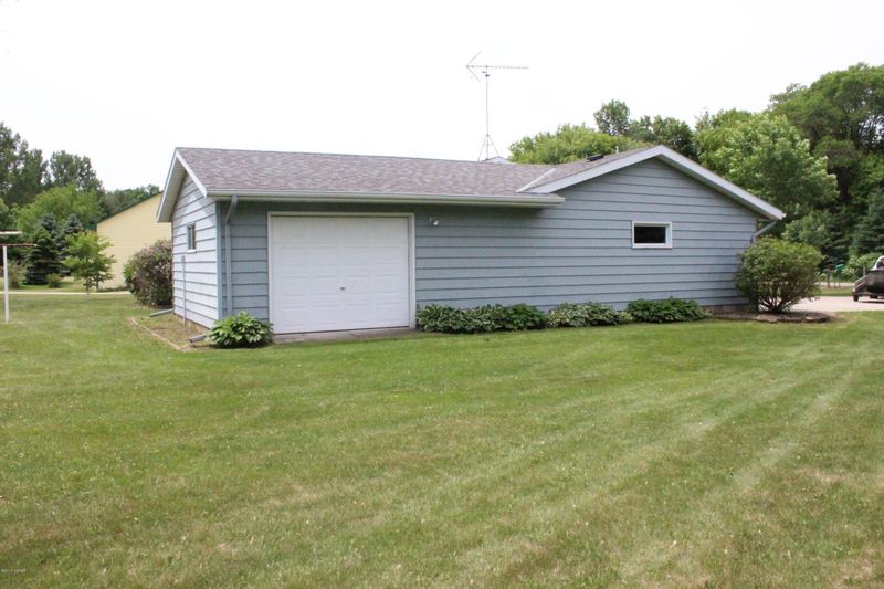 329 E Lake Geneva Rd NE, Alexandria, MN 56308