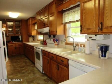 327 Eleanor Ave, Morris, MN 56267