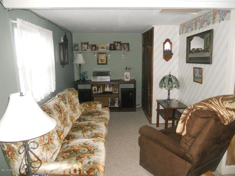 202 E 10th St, Morris, MN 56267