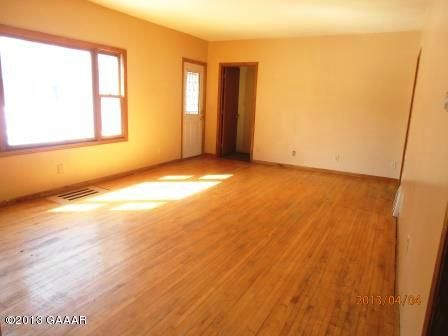 302 Main Ave, Carlos, MN 56319