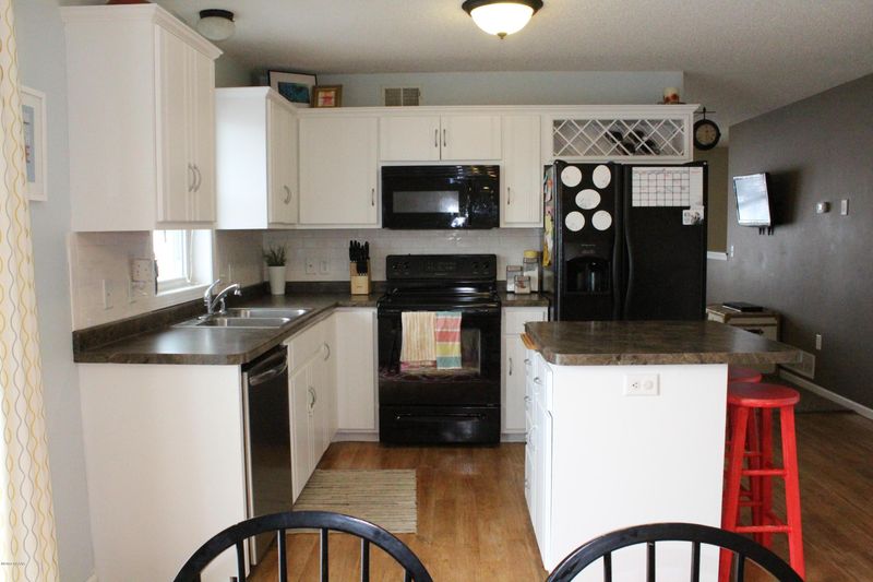 1021 Benjamin Dr, Alexandria, MN 56308