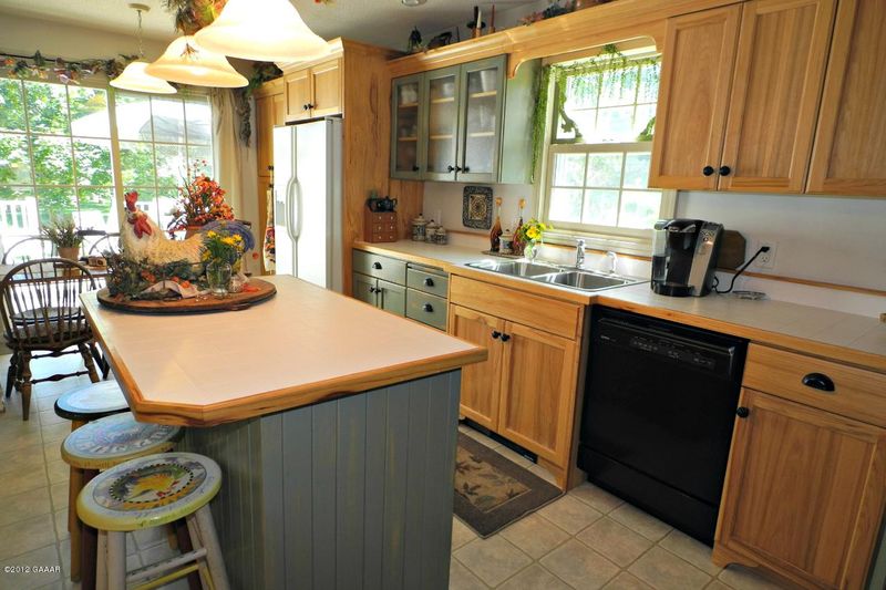 1304 Douglas St, Alexandria, MN 56308