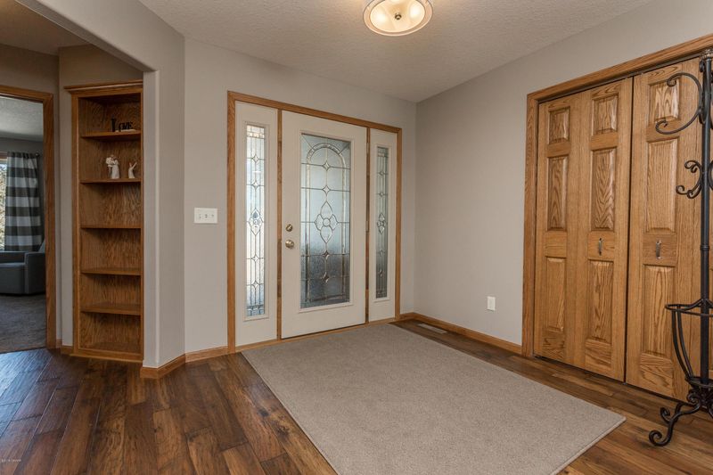 903 Curt Felt Dr, Alexandria, MN 56308