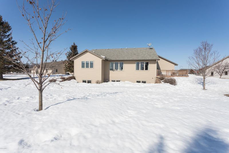 903 Curt Felt Dr, Alexandria, MN 56308