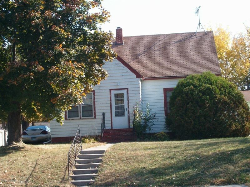 717 N Main St, Starbuck, MN 56381
