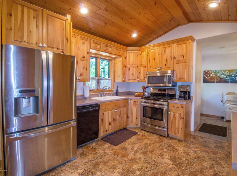 8623 S Union Lake Dr SE, Alexandria, MN 56308