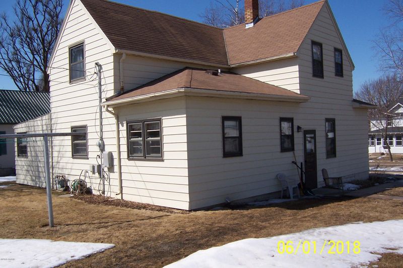 410 E 7th St, Morris, MN 56267