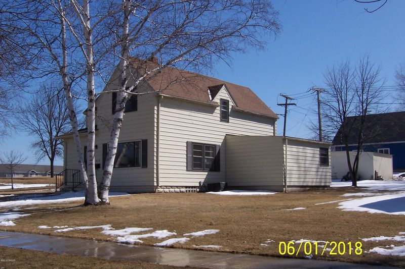 410 E 7th St, Morris, MN 56267