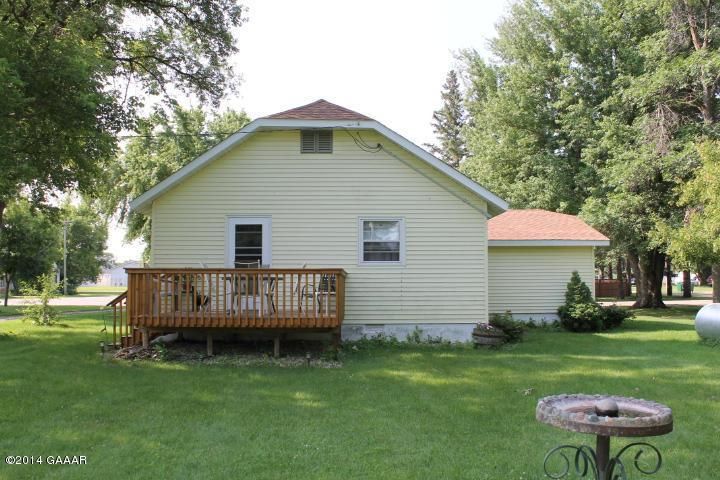 120 E Jackson St, Parkers Prairie, MN 56361
