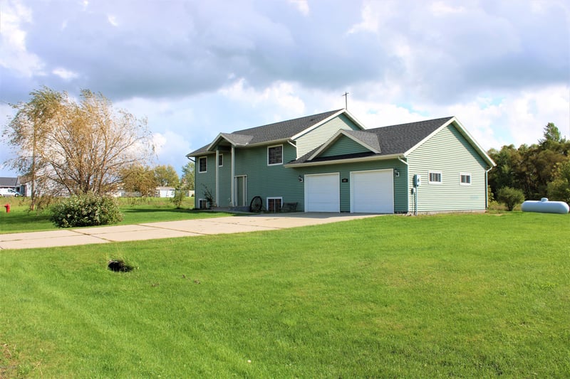 107 Sunset Dr, Saint Martin, MN 56376