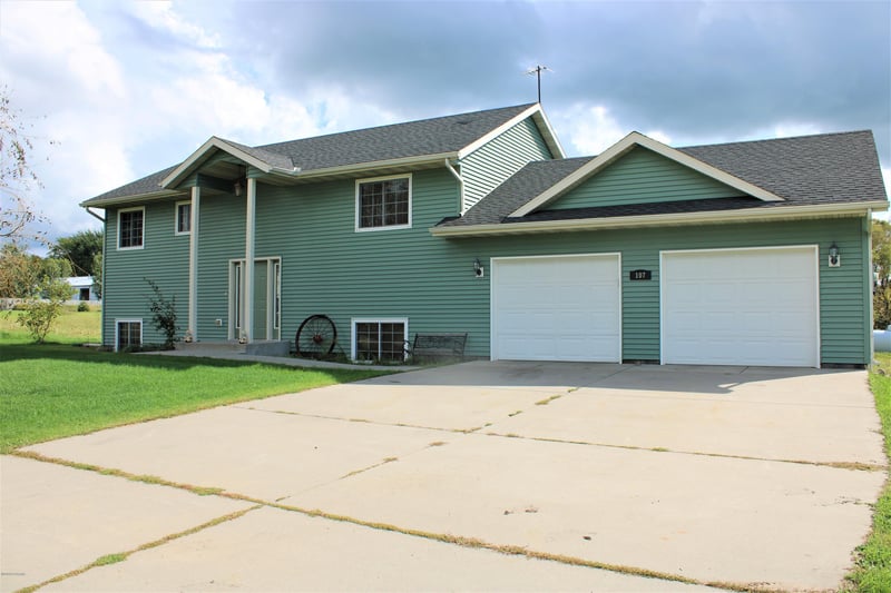 107 Sunset Dr, Saint Martin, MN 56376