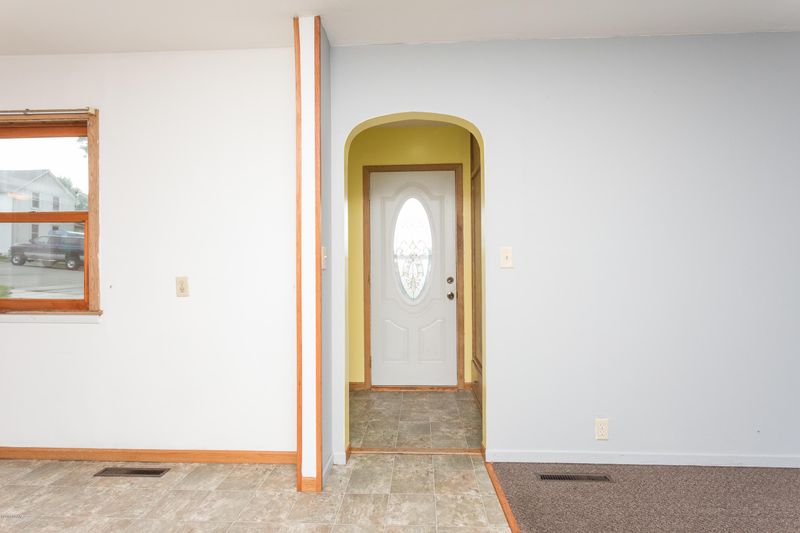 112 2nd St, Evansville, MN 56326
