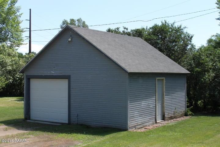 233 E Oak St, Parkers Prairie, MN 56361