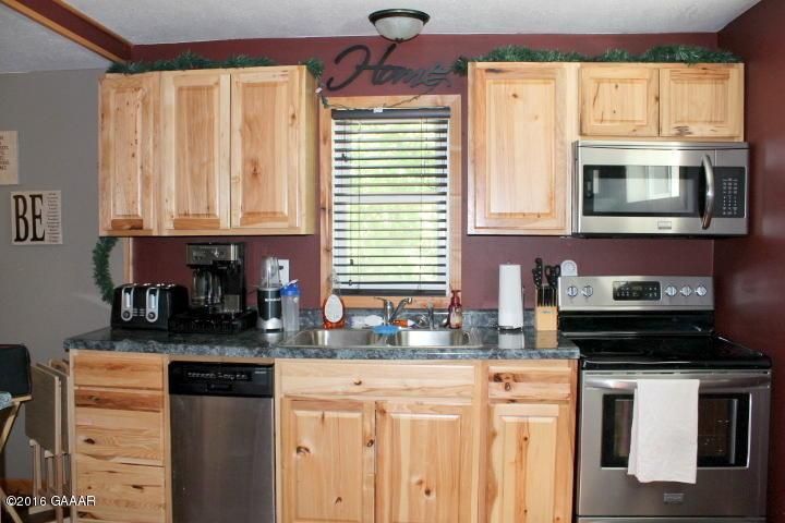 233 E Oak St, Parkers Prairie, MN 56361