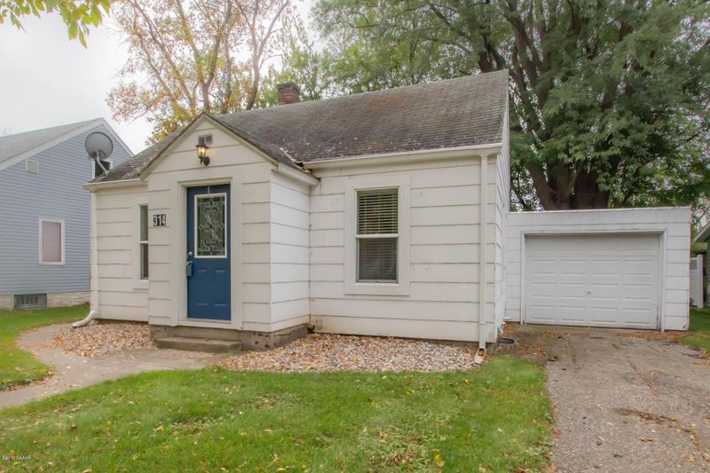 314 S Douglas Ave, Parkers Prairie, MN 56361