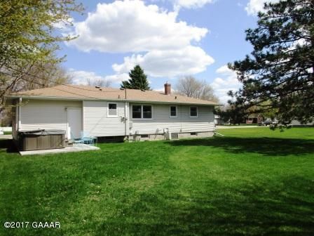 320 S Columbia Ave, Morris, MN 56267