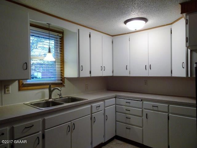 201 W Mill Ave, Nelson, MN 56355