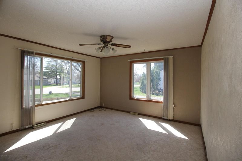 214 Dakota Ave, Hoffman, MN 56339