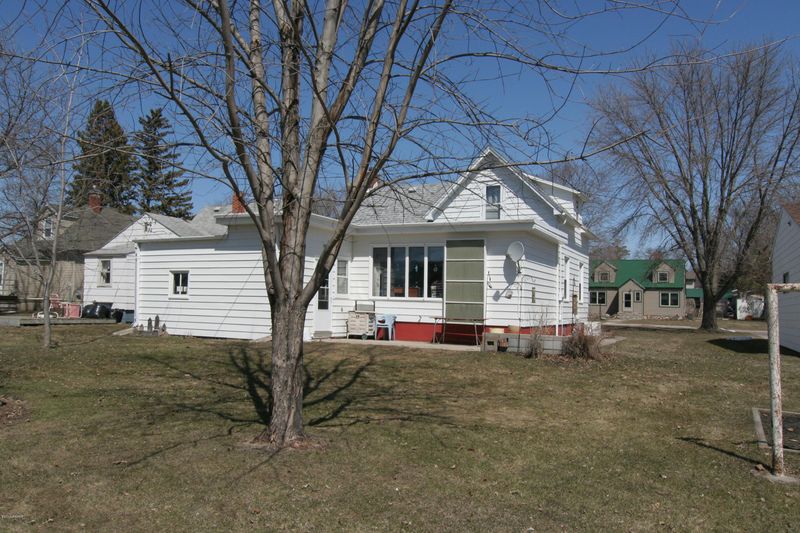 305 E 6th St, Starbuck, MN 56381