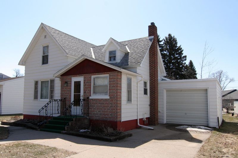 305 E 6th St, Starbuck, MN 56381