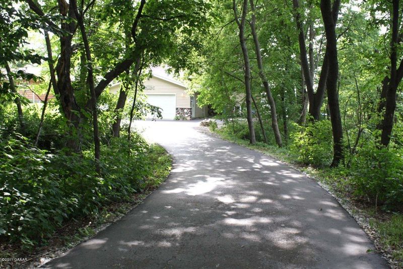 302 E Lake Geneva Rd, Alexandria, MN 56308