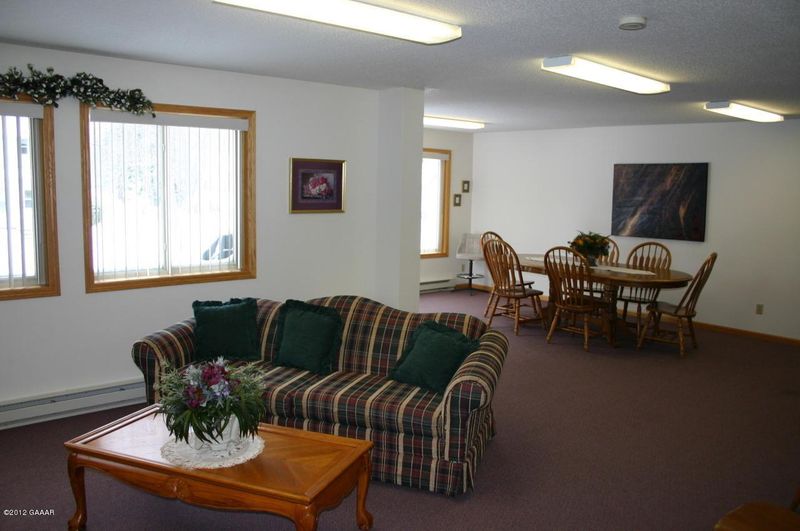 912 Hawthorne St #204, Alexandria, MN 56308