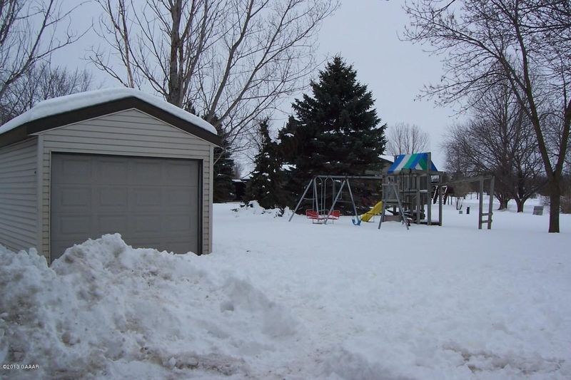 1002 Donna Dr NW, Alexandria, MN 56308