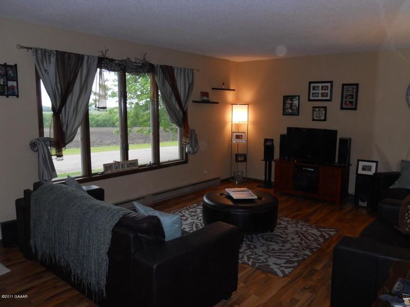 716 Highview Ave NW, Evansville, MN 56326