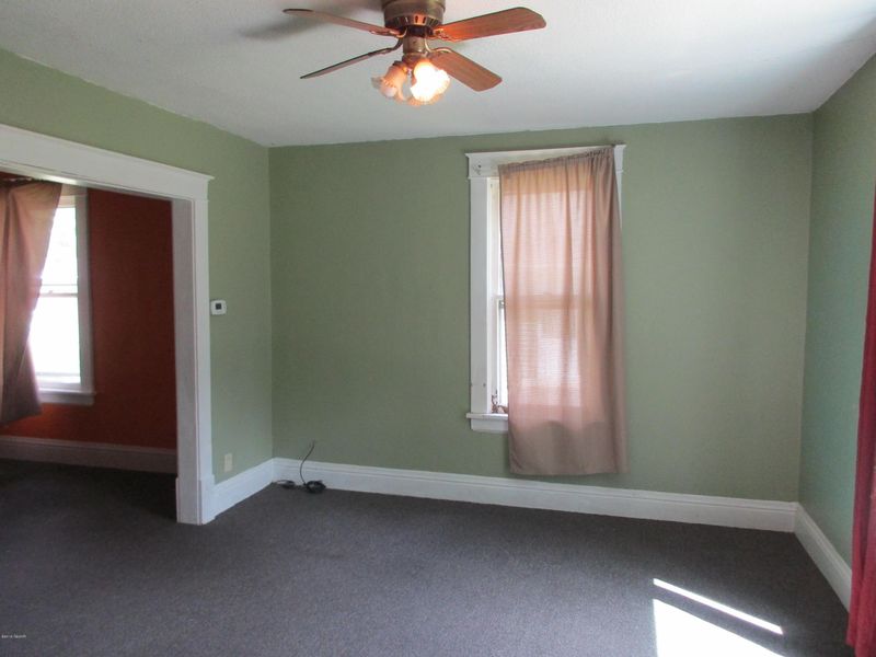 105 E 1st St, Morris, MN 56267