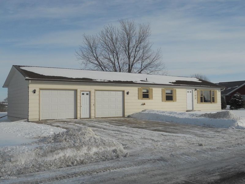 109 Thomas St, Morris, MN 56267