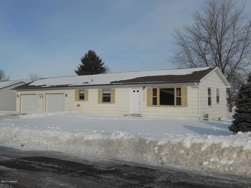 109 Thomas St, Morris, MN 56267