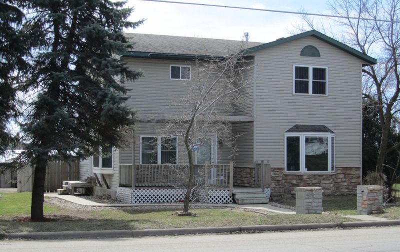 305 E 7th St, Starbuck, MN 56381