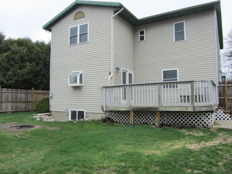 305 E 7th St, Starbuck, MN 56381