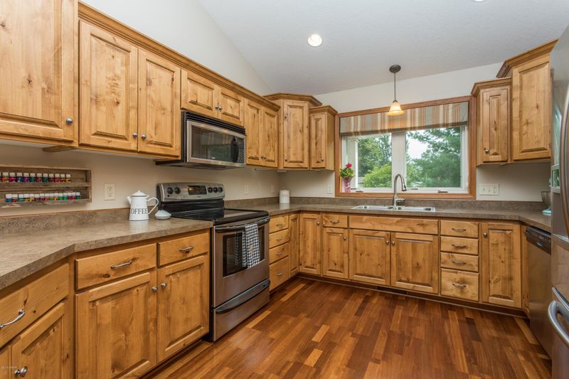 3553 Pawnee Dr SE, Alexandria, MN 56308