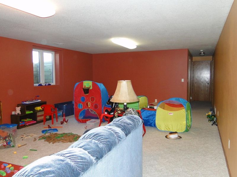 229 Poplar Ave, Lowry, MN 56349