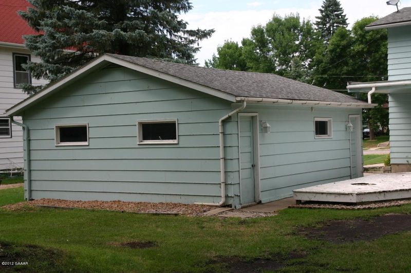 204 E Lake St, Osakis, MN 56360