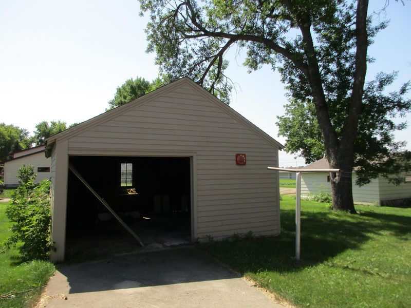 14 South St, Morris, MN 56267