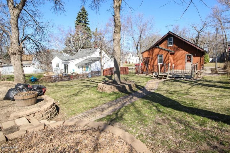 518 7th Ave E, Alexandria, MN 56308