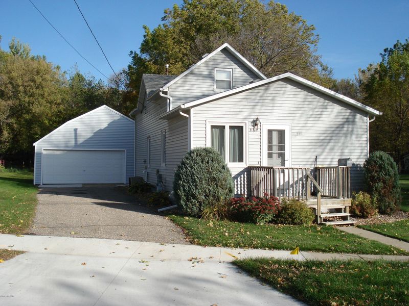 816 NE 2nd St, Glenwood, MN 56334
