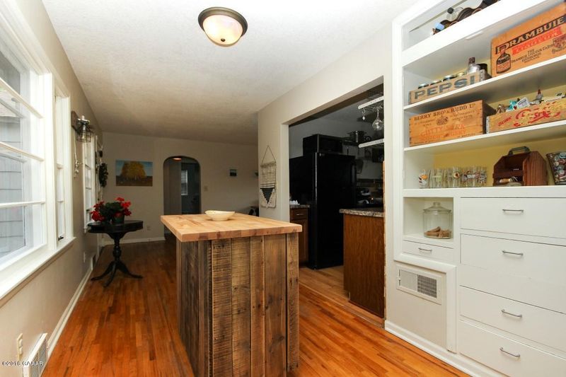 1222 Sunset Dr SW, Alexandria, MN 56308
