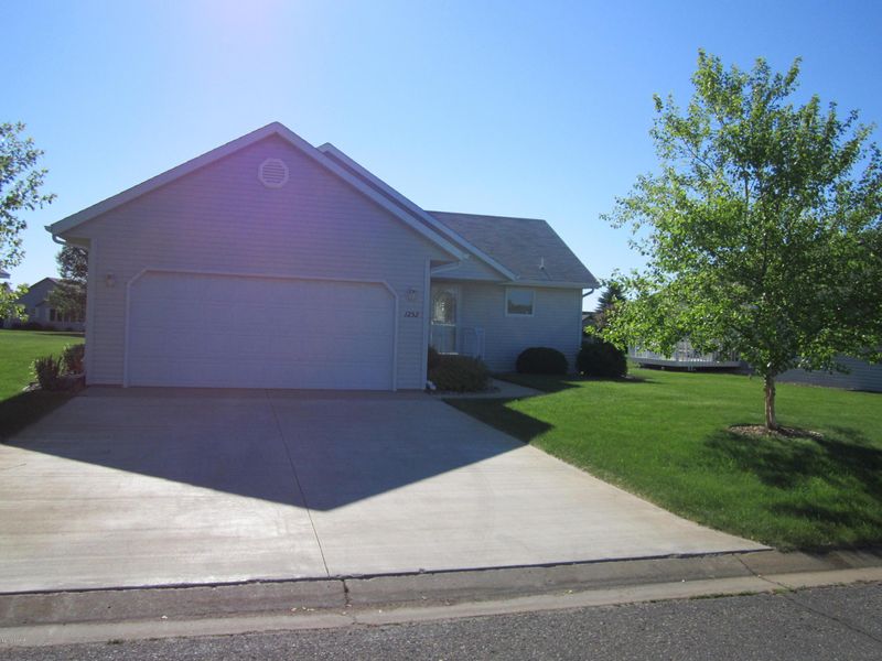 1252 Westbrook Cir, Alexandria, MN 56308