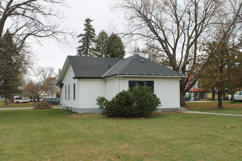117 4th St W, Cyrus, MN 56323