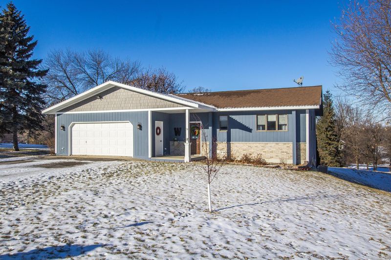 1406 Ridgeway Dr, Alexandria, MN 56308