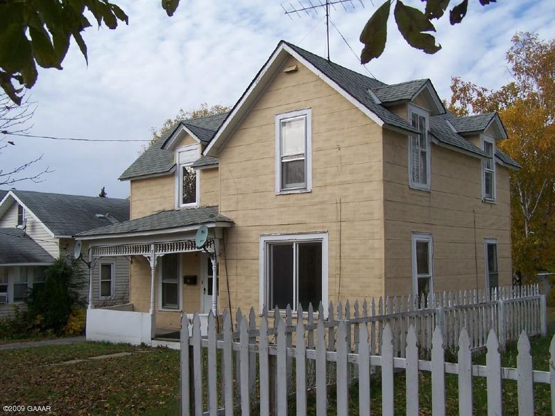 711 E Minnesota Ave, Glenwood, MN 56334