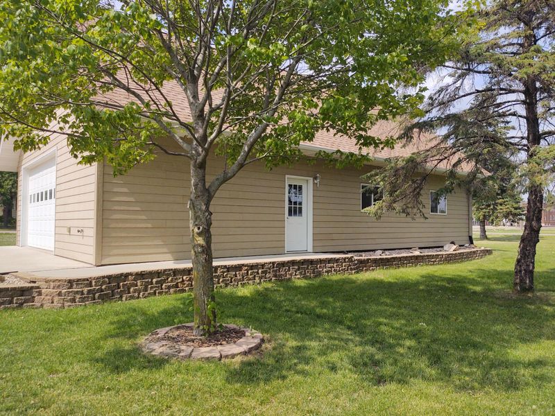 106 W 3rd St, Donnelly, MN 56235