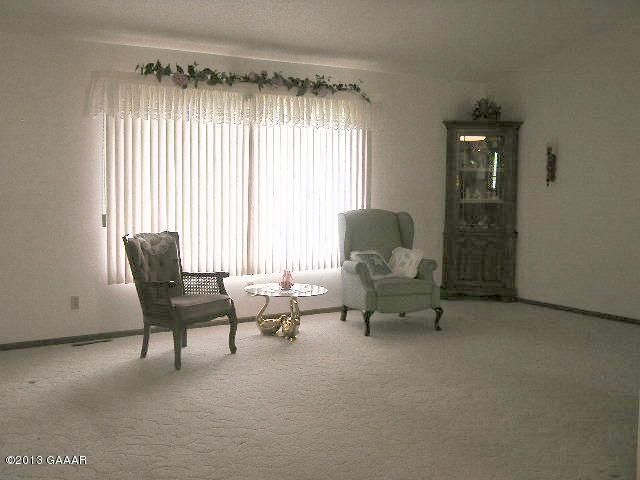 4 Bluebird Ct, Morris, MN 56267