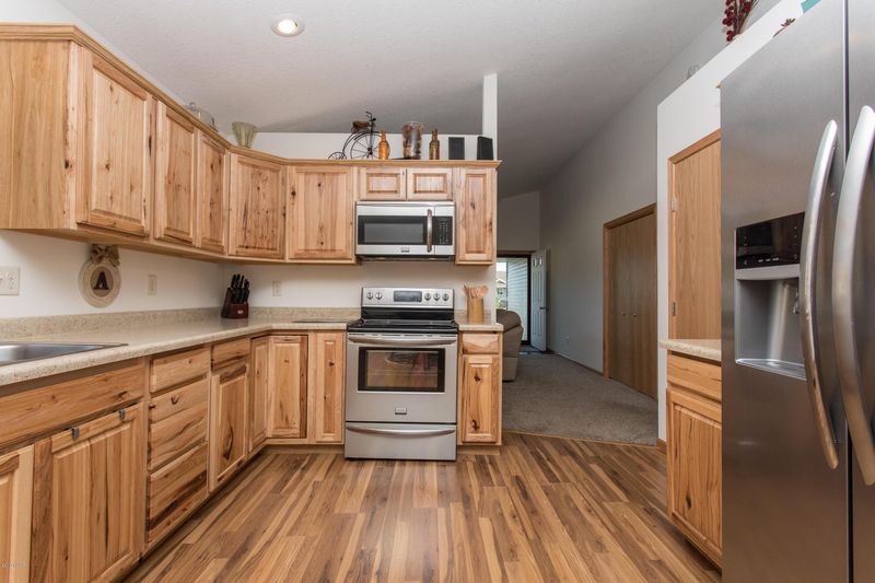 2217 Ridgedale Dr SE, Alexandria, MN 56308